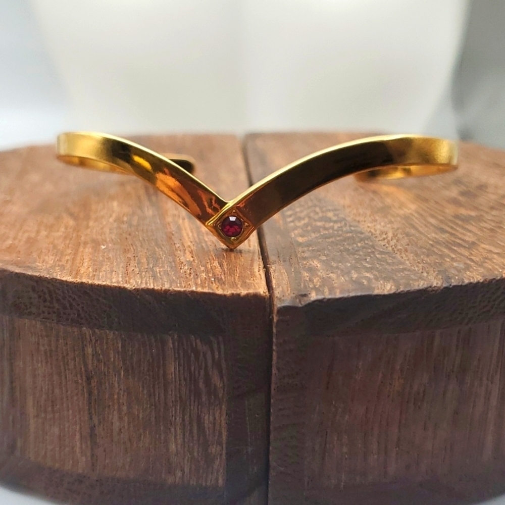 B2320 estate V cuff bracelet garnet crystal